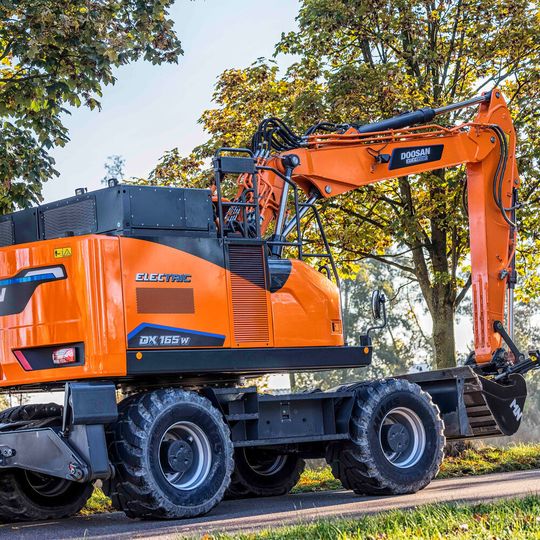 Webasto treibt zusammen mit dem Start-up E.C.E die Elektrifizierung von Baumaschinen voran. Webasto treibt zusammen mit dem Start-up E.C.E die Elektrifizierung von Baumaschinen voran.