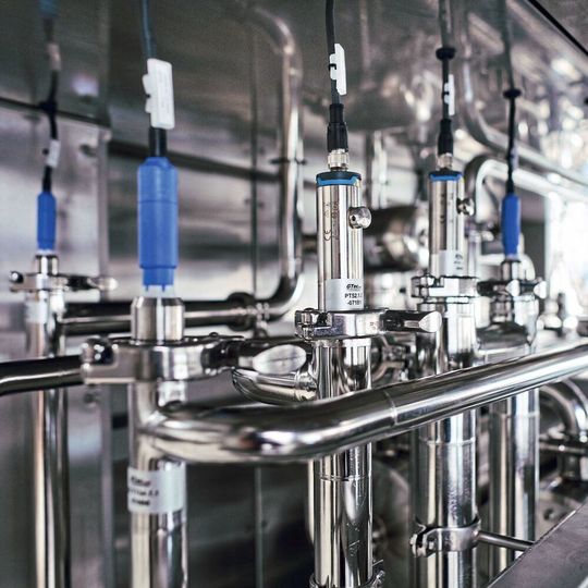 Die größten Anlagen von GTec bereiten bis zu 15.000 Liter Trinkwasser pro Stunde zu Reinstwasser auf – mit dabei: Verbindungstechnik von Lapp. Die größten Anlagen von GTec bereiten bis zu 15.000 Liter Trinkwasser pro Stunde zu Reinstwasser auf – mit dabei: Verbindungstechnik von Lapp.