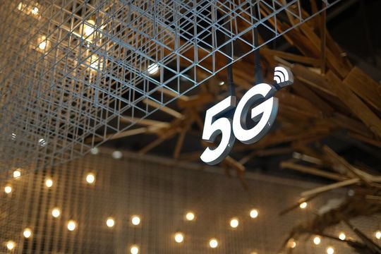 Die zunehmende Digitalisierung der Industrie bedingt auch eine ein stärkere Nachfrage nach 5G-Campusnetzen. Das Projekt ‚CampusOS‘ soll nun dabei helfen die Grundlagen dafür zu schaffen. Die zunehmende Digitalisierung der Industrie bedingt auch eine ein stärkere Nachfrage nach 5G-Campusnetzen. Das Projekt ‚CampusOS‘ soll nun dabei helfen die Grundlagen dafür zu schaffen.
