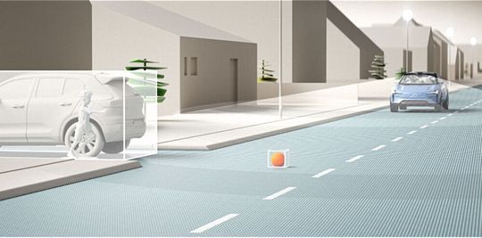 Je ein Lidarsensor, fünf Radare, acht Kameras und 16 Ultraschallsensoren beobachten das Umfeld der autonom fahrenden Volvos. Je ein Lidarsensor, fünf Radare, acht Kameras und 16 Ultraschallsensoren beobachten das Umfeld der autonom fahrenden Volvos.