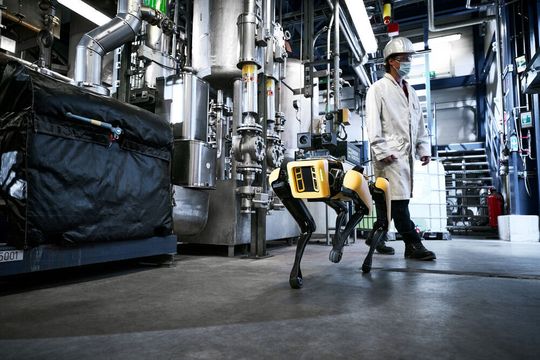 Mithilfe intelligenter Software von Energy Robotics liefert Spot konsistente Daten zur Verbesserung der Anlageneffizienz