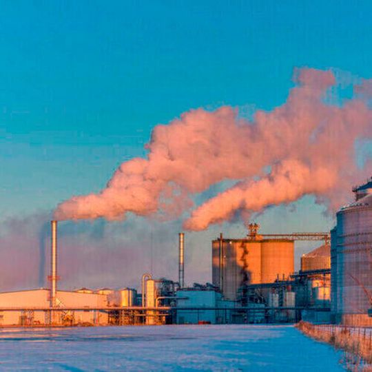 Using hydrogen as a fuel at the Baytown olefins plant could reduce the integrated complex’s Scope 1 and 2 CO2 emissions by up to 30 %. Using hydrogen as a fuel at the Baytown olefins plant could reduce the integrated complex’s Scope 1 and 2 CO2 emissions by up to 30 %.