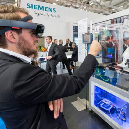 IT-Experten erwarten den größten Einsatzzuwachs von Industrie 4.0-Technologien in den Bereichen Virtual Reality und Augmented Reality. IT-Experten erwarten den größten Einsatzzuwachs von Industrie 4.0-Technologien in den Bereichen Virtual Reality und Augmented Reality.