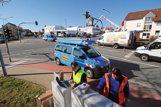 Im Projekt «KI4LSA» soll Künstliche Intelligenz eine intelligente, vorausschauende Ampelschaltung ermöglichen. Hochauflösende Kamera- und Radarsensorik erfasst das Verkehrsgeschehen präzise. Im Projekt «KI4LSA» soll Künstliche Intelligenz eine intelligente, vorausschauende Ampelschaltung ermöglichen. Hochauflösende Kamera- und Radarsensorik erfasst das Verkehrsgeschehen präzise.