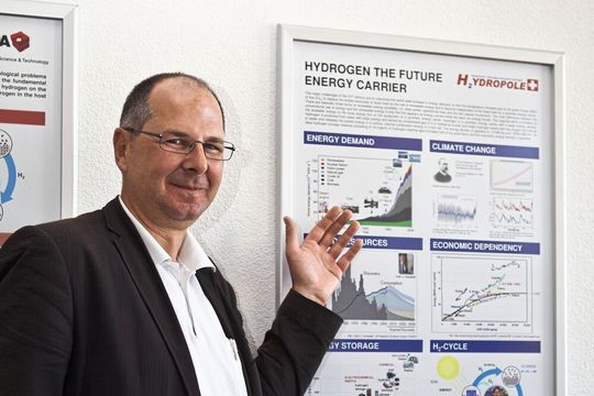Andreas Züttel, directeur du centre commun de recherche énergétique de l'EMPA et de l'EPFL à Sion. Andreas Züttel, directeur du centre commun de recherche énergétique de l'EMPA et de l'EPFL à Sion.