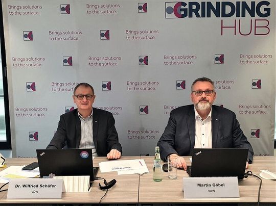 "The portfolios of the individual exhibitors will be supplemented by attractive special shows," reports Martin Göbel (right), Head of Trade Fairs at the VDW, in the Grinding Hub press conference for Switzerland. He held the press conference together with Dr. Wilfried Schäfer (left), Executive Director of the VDW. "The portfolios of the individual exhibitors will be supplemented by attractive special shows," reports Martin Göbel (right), Head of Trade Fairs at the VDW, in the Grinding Hub press conference for Switzerland. He held the press conference together with Dr. Wilfried Schäfer (left), Executive Director of the VDW.