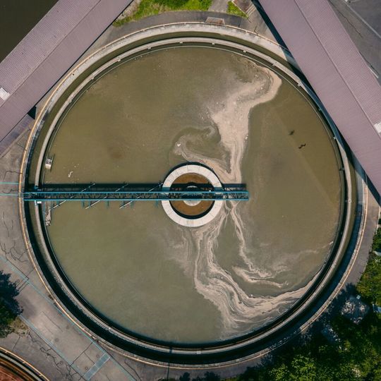 Rund 46 % aller Exporte von Wasser- und Abwassertechnologie wurden 2021 aus Deutschland in die anderen EU-Staaten ausgeführt. Rund 46 % aller Exporte von Wasser- und Abwassertechnologie wurden 2021 aus Deutschland in die anderen EU-Staaten ausgeführt.