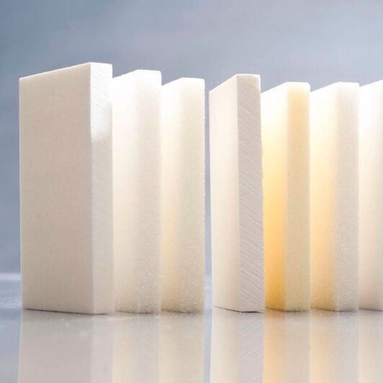 Rohacell ist ein steifer Strukturschaumstoff aus Polymethacrylimid, der bei der Konstruktion und Herstellung von Sandwichbauteilen eingesetzt wird. Rohacell ist ein steifer Strukturschaumstoff aus Polymethacrylimid, der bei der Konstruktion und Herstellung von Sandwichbauteilen eingesetzt wird.