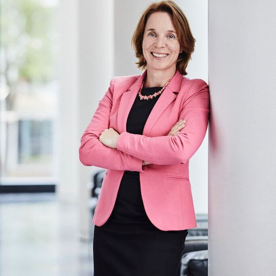 Stephanie Coßmann wird Lanxess zum 31. März 2022 auf eigenen Wunsch verlassen. Stephanie Coßmann wird Lanxess zum 31. März 2022 auf eigenen Wunsch verlassen.