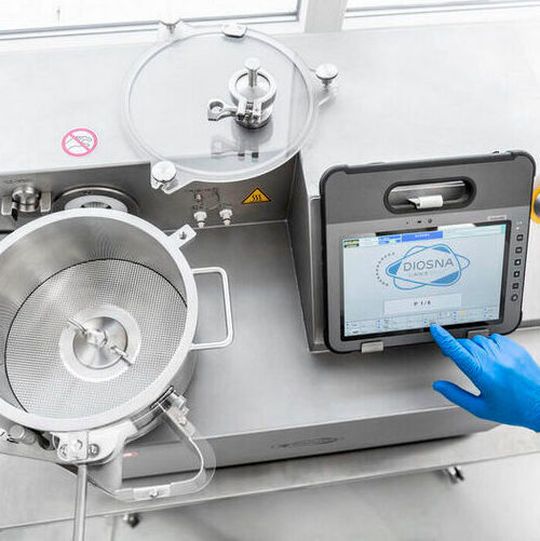 With the device, pharmaceutical manufacturers gain pellets in high-quality and have an ideal basis for subsequent processes. With the device, pharmaceutical manufacturers gain pellets in high-quality and have an ideal basis for subsequent processes.