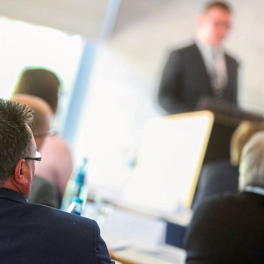 Es geht um den Austausch auf Augenhöhe, von Unternehmen zu Unternehmen: Bei dem MDR-Symposium der Medical Mountains GmbH werden u. a. Veröffentlichungen der Med Alliance BW und damit pragmatische Tools zur Umsetzung von Verordnungen und Gesetzen vorgestellt. Es geht um den Austausch auf Augenhöhe, von Unternehmen zu Unternehmen: Bei dem MDR-Symposium der Medical Mountains GmbH werden u. a. Veröffentlichungen der Med Alliance BW und damit pragmatische Tools zur Umsetzung von Verordnungen und Gesetzen vorgestellt.