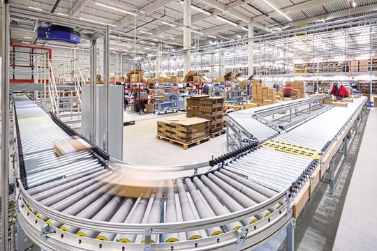 Unter dem Namen „Fiege Now“ hat der Grevener Logistikdienstleister eine Palette vollständig standardisierter Dienstleistungen entwickelt und spricht damit Unternehmen an, für die maßgeschneiderte Logistikkonzepte aufgrund kleiner Auftragsvolumina oder finanzieller Rahmenbedingungen nicht infrage kommen. Unter dem Namen „Fiege Now“ hat der Grevener Logistikdienstleister eine Palette vollständig standardisierter Dienstleistungen entwickelt und spricht damit Unternehmen an, für die maßgeschneiderte Logistikkonzepte aufgrund kleiner Auftragsvolumina oder finanzieller Rahmenbedingungen nicht infrage kommen.