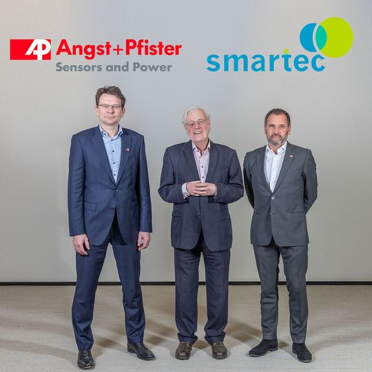 Thomas Röttinger, CEO Angst+Pfister Sensors and Power AG, Rolf de Boer, CEO Smartec BV und Geert van den Bosch, Managing Director Angst+Pfister BV (von links). Thomas Röttinger, CEO Angst+Pfister Sensors and Power AG, Rolf de Boer, CEO Smartec BV und Geert van den Bosch, Managing Director Angst+Pfister BV (von links).