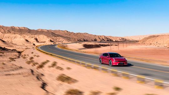 Noch agiler auf den Markt: Der chinesische Automobilkonzern Geely automatisiert die Montage seiner E-Antriebe mit Comau. Noch agiler auf den Markt: Der chinesische Automobilkonzern Geely automatisiert die Montage seiner E-Antriebe mit Comau.