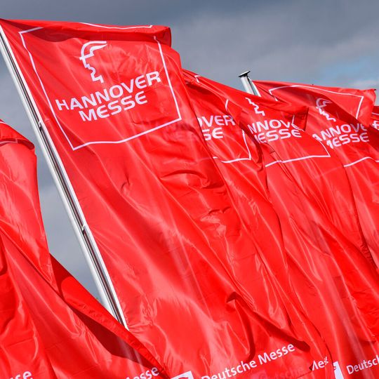 Rund 2500 Ausstellern werden an der Hannover Messe unter dem Leitthema «Industrial Transformation» ihre Technologien und Ideen für die Fabriken, Energiesysteme und Lieferketten der Zukunft präsentieren. Rund 2500 Ausstellern werden an der Hannover Messe unter dem Leitthema «Industrial Transformation» ihre Technologien und Ideen für die Fabriken, Energiesysteme und Lieferketten der Zukunft präsentieren.