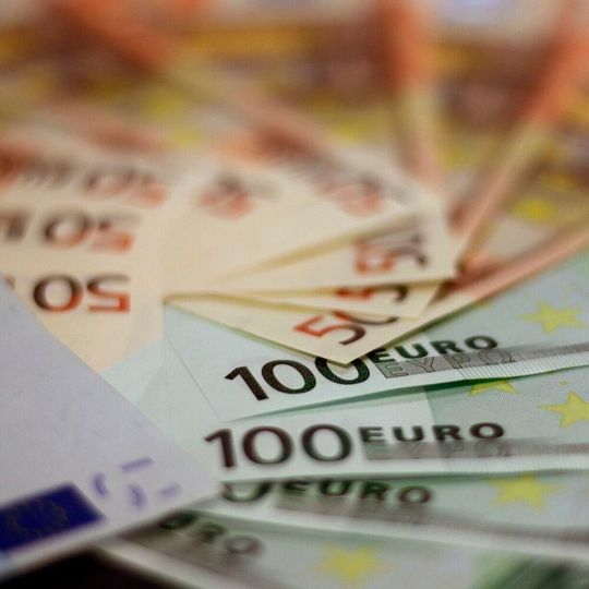 Beschäftige in der Chemieindustrie erhalten eine Einmalzahlung. Beschäftige in der Chemieindustrie erhalten eine Einmalzahlung.