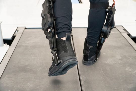Das Experiment zeigt: Nutzer, die schon Erfahrung mit dem Exoskelett haben, bevorzugten ein höheres Maß an Unterstützung als die Erstnutzer. Das Experiment zeigt: Nutzer, die schon Erfahrung mit dem Exoskelett haben, bevorzugten ein höheres Maß an Unterstützung als die Erstnutzer.