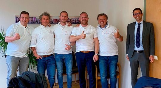 Gehen mit ihrem Gemeinschaftsunternehmen Cobolution Logistics an den Start (v.l.): Bernd Schäflein, Christoph Heller, Kassian Krosch, Severin Bobon, Achim Schäflein und Dr. Christian Betz. Gehen mit ihrem Gemeinschaftsunternehmen Cobolution Logistics an den Start (v.l.): Bernd Schäflein, Christoph Heller, Kassian Krosch, Severin Bobon, Achim Schäflein und Dr. Christian Betz.
