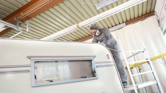 Die fachgerechte Instandsetzung von Wohnmobilen und Caravans will gelernt sein. Die fachgerechte Instandsetzung von Wohnmobilen und Caravans will gelernt sein.