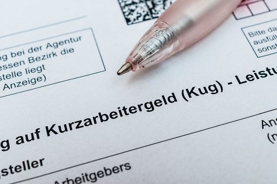 Damit Unternehmen Kurzarbeit beantragen können, muss es einen erheblichen Arbeitsausfall geben. Damit Unternehmen Kurzarbeit beantragen können, muss es einen erheblichen Arbeitsausfall geben.