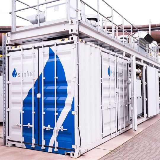 Die Anlage nutzt Wasserdampf aus der Abwärme der Stahlproduktion in Salzgitter. Die Anlage nutzt Wasserdampf aus der Abwärme der Stahlproduktion in Salzgitter.