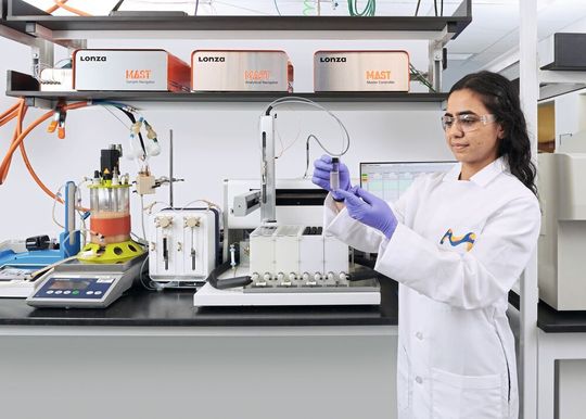 Der Erwerb der MAST-Plattform von Lonza ist ein weiterer Schritt auf dem Weg von Merck, die Geschäftseinheit Process Solutions voranzubringen. Der Erwerb der MAST-Plattform von Lonza ist ein weiterer Schritt auf dem Weg von Merck, die Geschäftseinheit Process Solutions voranzubringen.