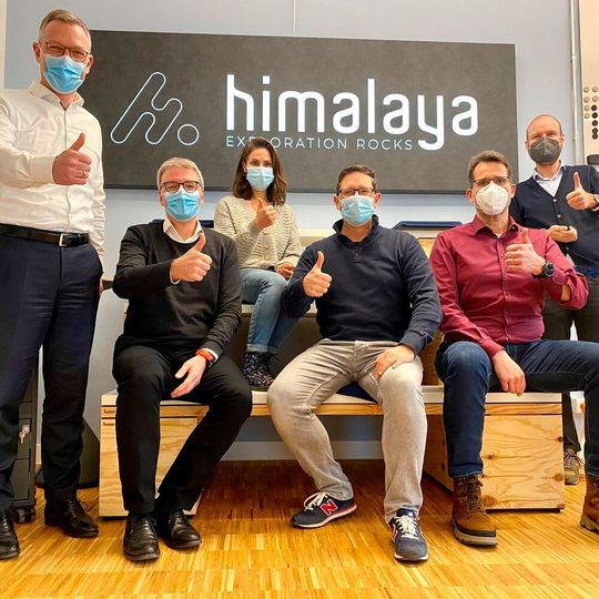 (v.l.) Jörg de la Motte (CEO bei Hima) und Dr. Alexander Horch (Vice President R&D bei Hima) gratulieren dem Himalaya-Team zum einjährigen Bestehen. (v.l.) Jörg de la Motte (CEO bei Hima) und Dr. Alexander Horch (Vice President R&D bei Hima) gratulieren dem Himalaya-Team zum einjährigen Bestehen.