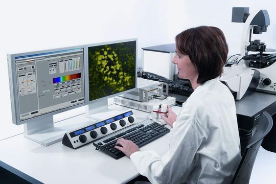 Die STED-Mikroskopie kann biologische Strukturen scharf abbilden, die nur 20 Nanometer groß sind. Die STED-Mikroskopie kann biologische Strukturen scharf abbilden, die nur 20 Nanometer groß sind.