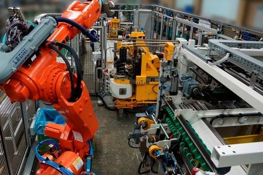 Vollautomatische Biegezellen wie diese mit einer vollelektrischen Multiradius-Rohrbiegemaschine CNC 80 E TB MR steigern die Effizienz des gesamten Biegeprozesses. Vollautomatische Biegezellen wie diese mit einer vollelektrischen Multiradius-Rohrbiegemaschine CNC 80 E TB MR steigern die Effizienz des gesamten Biegeprozesses.