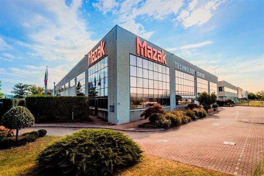 Das ist das europäische Lasertechnologiezentrum (ETC) von Mazak, das die Japaner Ende Mai an mehreren Tagen in Mailand einweihen und gleich eröffnen. Ihre Auftritt haben, wie es heißt, maschinelle Stars des Laserschneidens und Zerspanens. Hier ein kleiner Vorgeschmack... Das ist das europäische Lasertechnologiezentrum (ETC) von Mazak, das die Japaner Ende Mai an mehreren Tagen in Mailand einweihen und gleich eröffnen. Ihre Auftritt haben, wie es heißt, maschinelle Stars des Laserschneidens und Zerspanens. Hier ein kleiner Vorgeschmack...