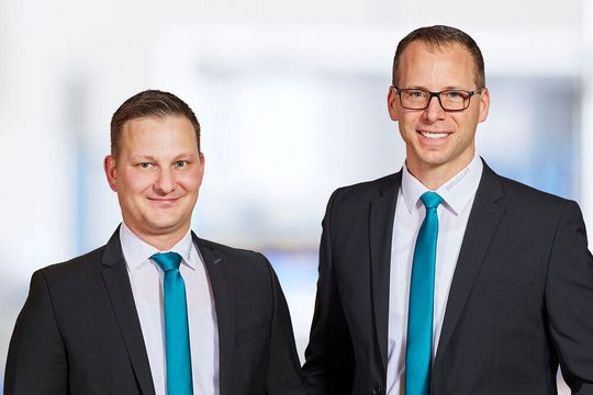 Avec Simon Zeller en tant que directeur commercial (à droite) et Clemens Maurer en tant que directeur de l'entité Global Sales Development, le spécialiste des réducteurs Neugart poursuit le développement de ses activités commerciales à l'échelle nationale et internationale. Avec Simon Zeller en tant que directeur commercial (à droite) et Clemens Maurer en tant que directeur de l'entité Global Sales Development, le spécialiste des réducteurs Neugart poursuit le développement de ses activités commerciales à l'échelle nationale et internationale.