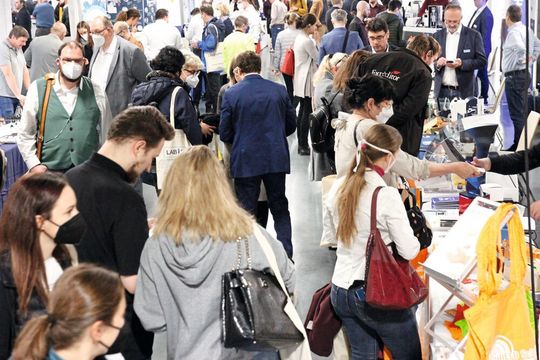 Viel los am 27. April in Wien: 400 Besucher kamen auf die LAB-SUPPLY, die 2022 zum dritten Mal in Österreich gastierte. Viel los am 27. April in Wien: 400 Besucher kamen auf die LAB-SUPPLY, die 2022 zum dritten Mal in Österreich gastierte.