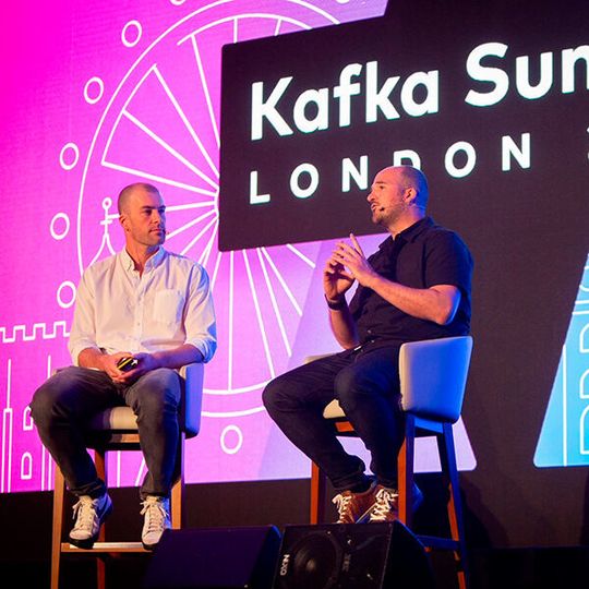 Confluent-CEO Jay Kreps (links) und Avi Perez, Head of Backend Engineering bei Wix.com, bei der Eröffnungs-Keynote des Confluent Kafka Summit 2022 in London. Confluent-CEO Jay Kreps (links) und Avi Perez, Head of Backend Engineering bei Wix.com, bei der Eröffnungs-Keynote des Confluent Kafka Summit 2022 in London.