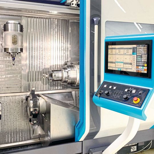 Ein zentrales Element der G220 ist der oberhalb der Drehachse angeordnete Z-Achsenschlitten mit der Motorfrässpindel und der hydrodynamisch gelagerten Y/B-Achse. Ein zentrales Element der G220 ist der oberhalb der Drehachse angeordnete Z-Achsenschlitten mit der Motorfrässpindel und der hydrodynamisch gelagerten Y/B-Achse.