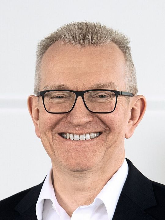 Dr. Peter Jost ist Chief Operating Officer bei Schuler. Dr. Peter Jost ist Chief Operating Officer bei Schuler.