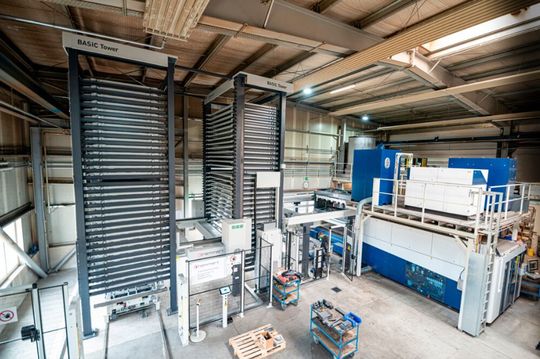 Das Blechlager mit Laserautomation, der Laserflex und der Laserschneider arbeiten vollautomatisch un effizient zusammen. Das Blechlager mit Laserautomation, der Laserflex und der Laserschneider arbeiten vollautomatisch un effizient zusammen.