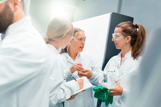 Die Regionalinitiative Rhein-Nahe-Hunsrück will gemeinsam mit Kammern und Hochschulen den „Milden Westen“ – zwischen Birkenfeld und Mainz – zum Biotech-Valley entwickeln. Die Regionalinitiative Rhein-Nahe-Hunsrück will gemeinsam mit Kammern und Hochschulen den „Milden Westen“ – zwischen Birkenfeld und Mainz – zum Biotech-Valley entwickeln.