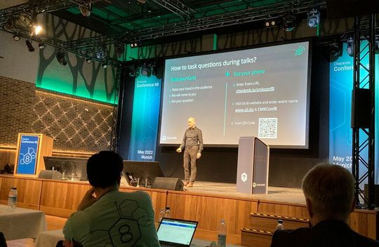 Firmengründer Matthias Kettner eröffnet die achte Checkmk-Konferenz in München.