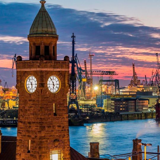 Die Regionalmesse SchraubTec Nord findet am 12. Mai 2022 in Hamburg statt. Die Regionalmesse SchraubTec Nord findet am 12. Mai 2022 in Hamburg statt.