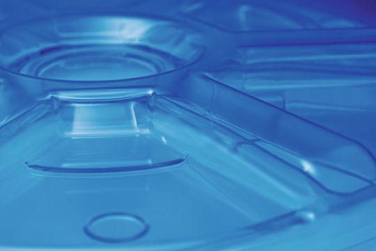 Die Exolon Group erweitert ihr Plattensortiment für medizinische Anwendungen mit Inspria Med, Massivplatten aus Copolyester. Die Exolon Group erweitert ihr Plattensortiment für medizinische Anwendungen mit Inspria Med, Massivplatten aus Copolyester.