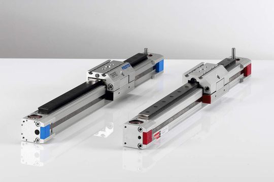 Einen Plagiarius erhielt die Nachahmung der elektrischen Zahnriemenachse „DGE“: links im Original von Festo, Esslingen, rechts das Plagiat vertrieben von Render Location Module, Fongyuan City, Taiwan. Festo hat inzwischen ein Verkaufsverbot erwirkt. Bilder: Aktion Plagiarius Einen Plagiarius erhielt die Nachahmung der elektrischen Zahnriemenachse „DGE“: links im Original von Festo, Esslingen, rechts das Plagiat vertrieben von Render Location Module, Fongyuan City, Taiwan. Festo hat inzwischen ein Verkaufsverbot erwirkt. Bilder: Aktion Plagiarius