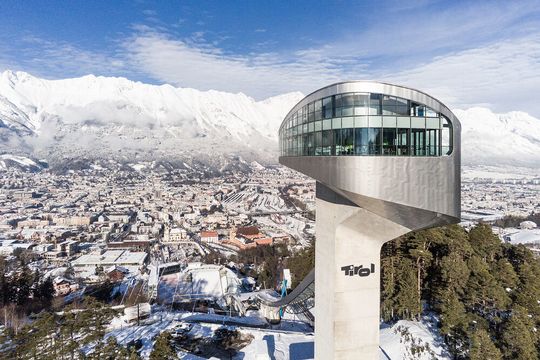 Der Abschluss des Medizintechnik-Fachtages von Oxaion findet auf der Bergisel-Schanze in Innsbruck statt. Der Abschluss des Medizintechnik-Fachtages von Oxaion findet auf der Bergisel-Schanze in Innsbruck statt.
