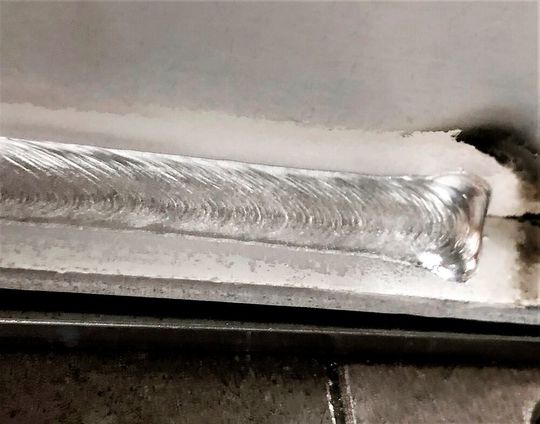 SKS Welding Systems hat zwei neue Schweißprozesse entwickelt, die das Leben erleichtern, wie es heißt. DP-Basic und DP-Fast werden sie genannt. Hier ein Beispiel, geschweißt mit DP-Fast: Eine flott gefertigte Aluminiumkehlnaht mit optisch sehr ansprechender Schuppung. Lesen Sie hier, was noch alles geht... SKS Welding Systems hat zwei neue Schweißprozesse entwickelt, die das Leben erleichtern, wie es heißt. DP-Basic und DP-Fast werden sie genannt. Hier ein Beispiel, geschweißt mit DP-Fast: Eine flott gefertigte Aluminiumkehlnaht mit optisch sehr ansprechender Schuppung. Lesen Sie hier, was noch alles geht...