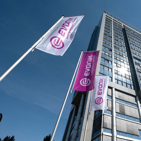 Evonik will Milliarden in grünes Wachstum investieren. Evonik will Milliarden in grünes Wachstum investieren.