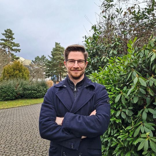 Max Kassera: Der KIT-Absolvent und Startup-Gründer stellt seine KI-gestützte Software zur Prognose bei Simulationen auf der Hannover Messe näher vor. Max Kassera: Der KIT-Absolvent und Startup-Gründer stellt seine KI-gestützte Software zur Prognose bei Simulationen auf der Hannover Messe näher vor.
