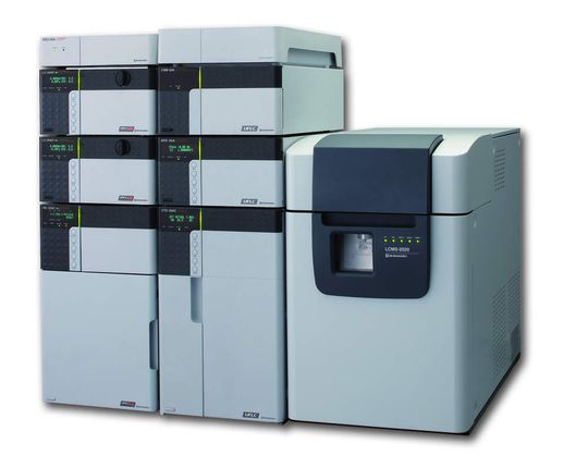 Das neue LCMS-2020 Single-Quadrupol-Massenspektrometer von Shimadzu kombiniert Geschwindigkeit mit hoher Empfindlichkeit. Spurenverunreinigungen in Pharmazeutika, Schadstoffe in der Umwelt und andere Fremdstoffe können exakt nachgewiesen werden. Das neue LCMS-2020 Single-Quadrupol-Massenspektrometer von Shimadzu kombiniert Geschwindigkeit mit hoher Empfindlichkeit. Spurenverunreinigungen in Pharmazeutika, Schadstoffe in der Umwelt und andere Fremdstoffe können exakt nachgewiesen werden.