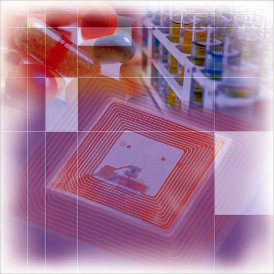 RFID-Chips auf Verpackungen – noch ist das Szenario Zukunftsmusik. Aber dank organischer Elektronik könnten sich die Kosten verringern, weil aufgedruckte Chips nur einen Bruchteil kosten.Bild: Siemens RFID-Chips auf Verpackungen – noch ist das Szenario Zukunftsmusik. Aber dank organischer Elektronik könnten sich die Kosten verringern, weil aufgedruckte Chips nur einen Bruchteil kosten.Bild: Siemens