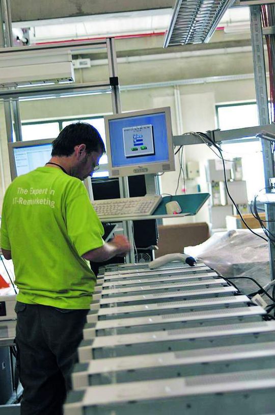 Im GSD-Logistikzentrum werden Datenlöschungen nach den aktuell höchsten zertifizierten Sicherheitsstandards durchgeführt. Im GSD-Logistikzentrum werden Datenlöschungen nach den aktuell höchsten zertifizierten Sicherheitsstandards durchgeführt.