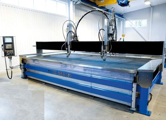 Wasserstrahltechnik für Präzisionsschnitt: Die Führung der Schneideeinheiten an der 2D-Portal-Maschine NC 4020 ED realisiert Water Jet Sweden mit Linearsystemen von Rodriguez. Bilder: Rodriguez, Water Jet Sweden Wasserstrahltechnik für Präzisionsschnitt: Die Führung der Schneideeinheiten an der 2D-Portal-Maschine NC 4020 ED realisiert Water Jet Sweden mit Linearsystemen von Rodriguez. Bilder: Rodriguez, Water Jet Sweden