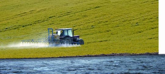 1 Um die einwandfreie Güte von Trinkwasser sicherstellen zu können, bedarf es auch einer präzisen Pestizid-Analytik. Bild: Archiv 1 Um die einwandfreie Güte von Trinkwasser sicherstellen zu können, bedarf es auch einer präzisen Pestizid-Analytik. Bild: Archiv